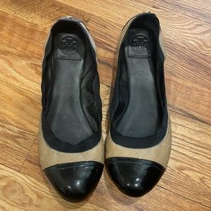 Tory Burch beige/black scrunch ballet flats